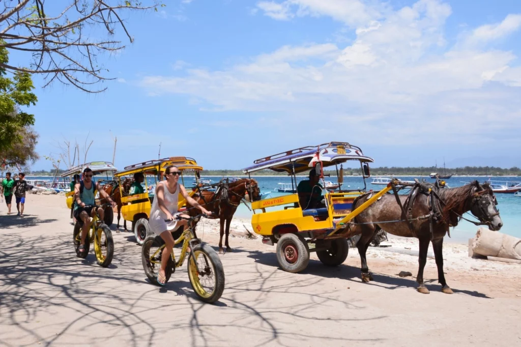 Gili Trawangan: 5 Kegiatan Sambil Menikmati Keindahan 1 Berkeliling dengan Cidomo (Sepeda) dan Delman - Gili Trawanga