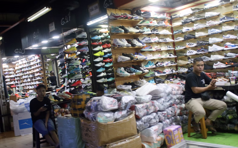 Pasar Puring Surganya Sepatu Branded Murah 1 Pasar Puring Surganya Sepatu Branded Murah