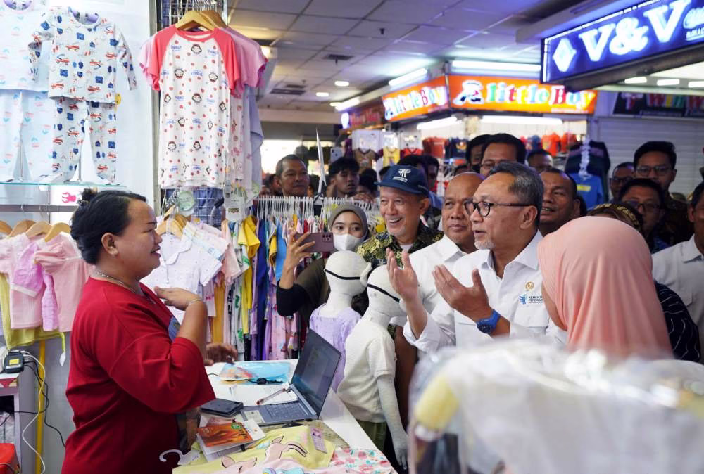 Pasar Tanah Abang: Mengupas Problematika Sepinya Jual-Beli 1 Zulhas Kunjungi Pasar Tanah Abang