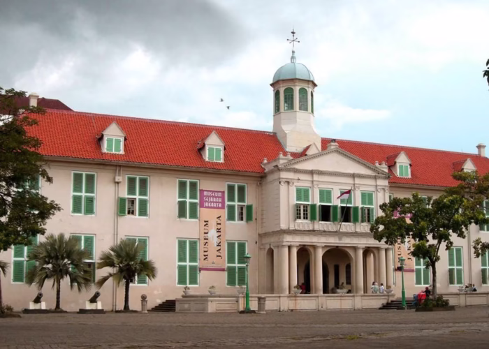 Wisata-Kota-Tua-Museum-Fatahillah-Info-Jelajah Museum Fatahillah di Kota Tua adalah sebuah jendela yang mengungkap kisah masa lalu Jakarta melalui koleksi artefak bersejarahnya. | Foto : Wikicommons