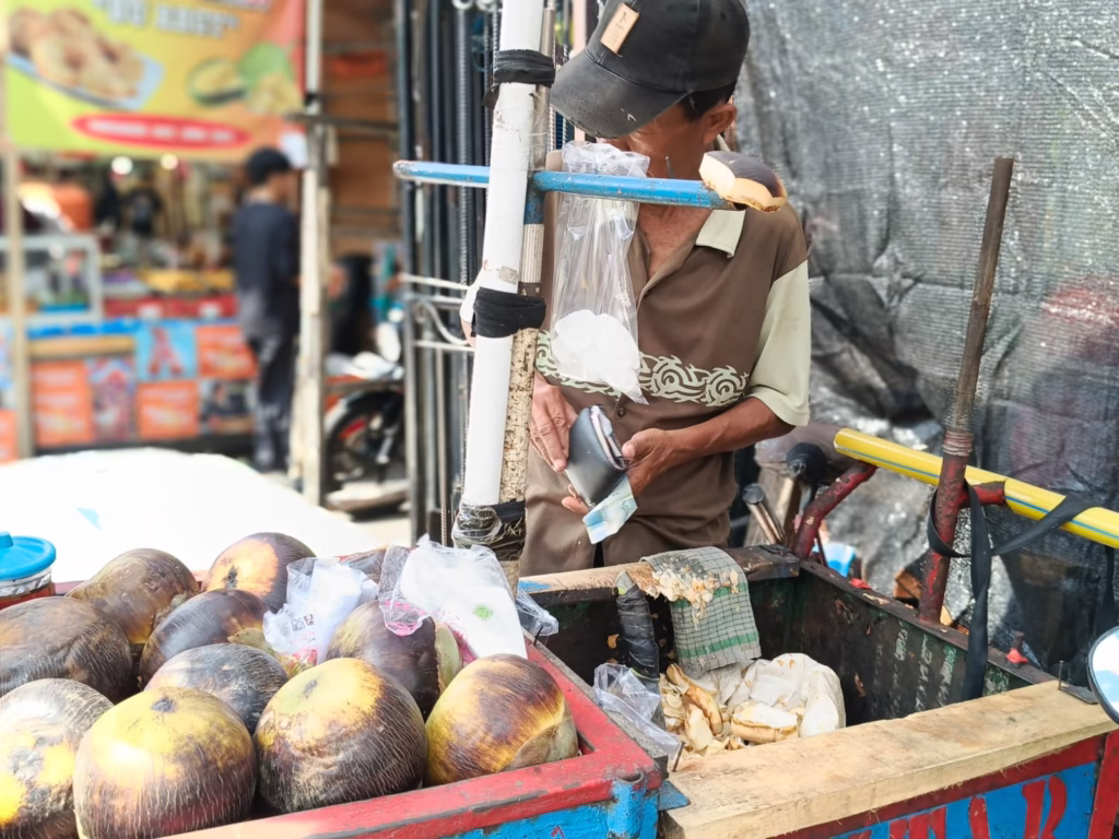 Buah Lontar Rasanya Bengini di Kawasan Glodok, Perlu di Coba!! 1 WhatsApp Image 2026 05 03 at 15.12.14 1