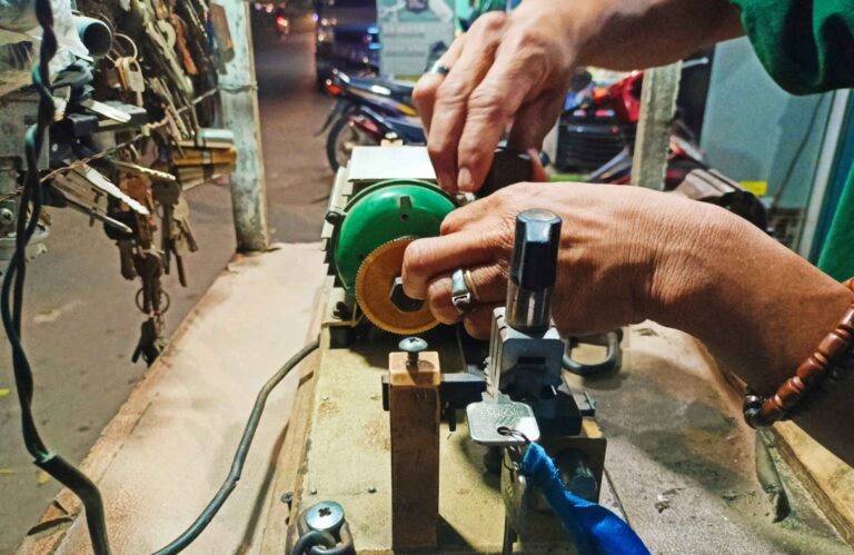 Ilustrasi Ahli Kunci