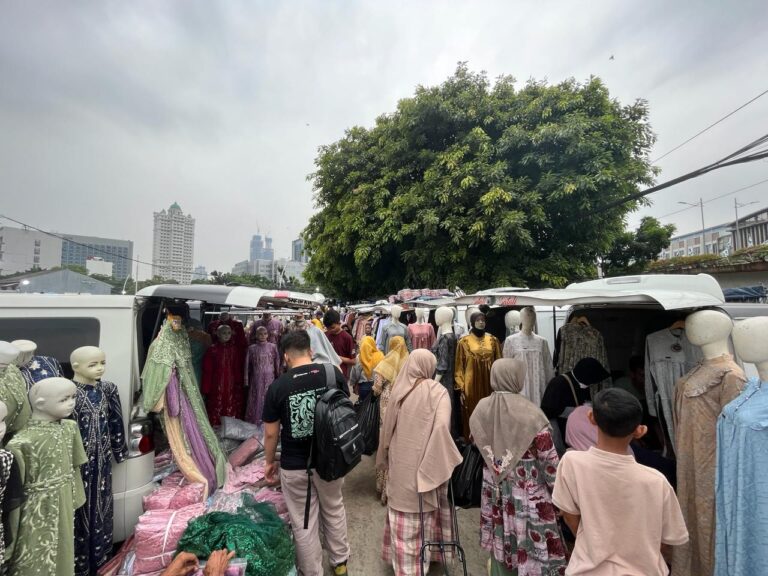 Pasar Tasik Tanah Abang Membeludak Jelang Lebaran Pasar Tasik Tanah Abang Membeludak