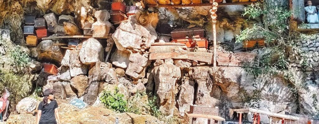 Londa Kuburan Batu di Tana Toraja