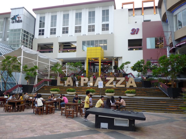 La Piazza Kelapa Gading Tempat Nongkrong Anak Gaul La Piazza Kelapa Gading Tempat Nongkrong Anak Gaul