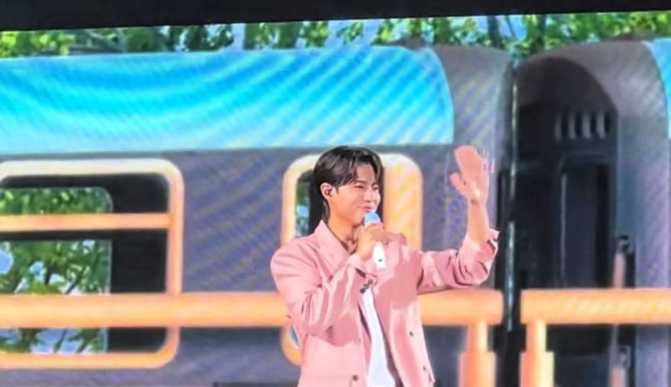 Park Bo Gum Mainkan Lagu Indonesia "Dekat di Hati" di Fan Meeting Jakarta, Netizen: Bersorak! 1 WhatsApp Image 2025 09 03 at 17.16.43